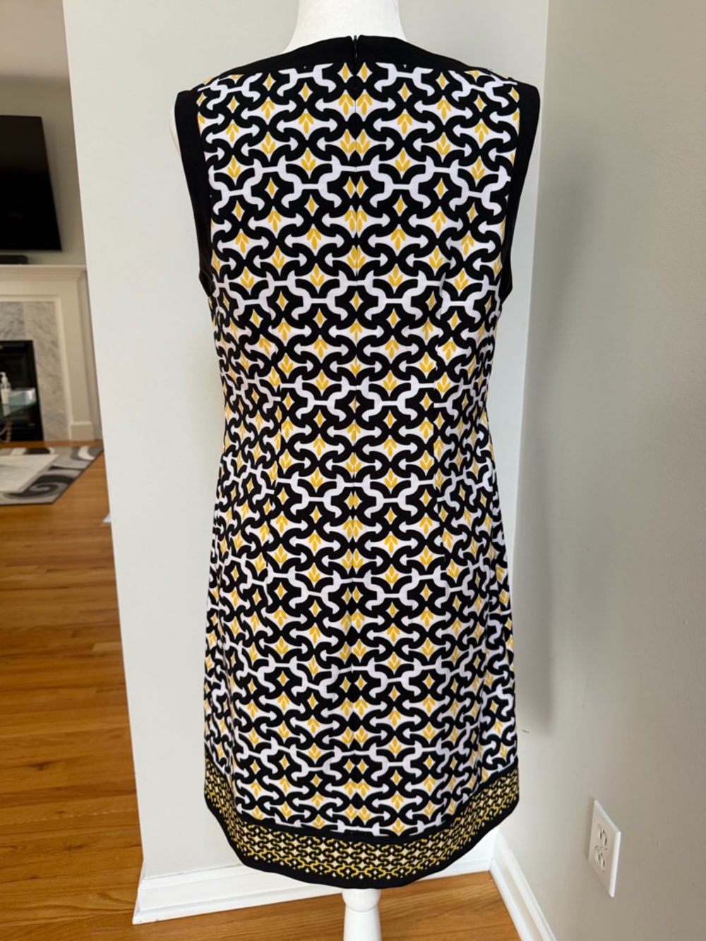 London Times Black, White & Yellow Geometric Shift Dress - Picture 5 of 9